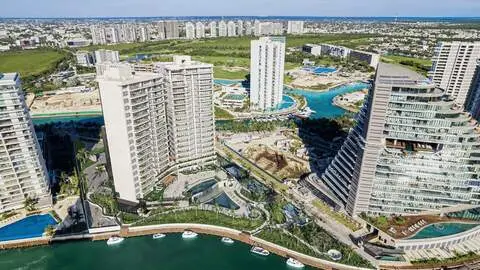 Vista aérea de Puerto Cancún